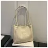 Bolsa feminina vintage de grande capacidade, versátil para outono e inverno, nova bolsa de ombro casual texturizada 2026 para trabalho e deslocamento, bolsa tote