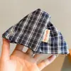 Presilha de garra triângulo com laço estilo coreano para mulheres, presilha de cabelo grande com toque de luxo, presilha tubarão requintada, grampo de cabelo vintage envolto em tecido