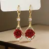 Populares Aretes de Rosa Roja con un Toque de Lujo Ligero, Brillantes Pedrería, Aretes Festivos, Modernos y Elegantes Accesorios para Orejas Retro de Lujo Ligero
