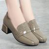 Sapatos de salto grosso de camada única femininos 2023 novos sapatos de couro de corte profundo mocassins de salto médio bico redondo sapatos femininos de meia-idade primavera e outono sapatos de mãe