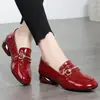 Nuevos Zapatos de Otoño para Mujer 2026: Mocasines de Piel Brillante de Tacón Medio, Mocasines de Tacón Grueso para Mujer, Zapatos Pequeños de Cuero Suave Estilo Británico de Otoño