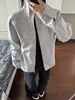 2026 Nova Jaqueta de Retalhos Desconstruídos Gola Alta Primavera Outono Masculina Estilo High-End Malandro Bonito Roupa Exterior Top Americano Boxy