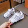 Zapatos casuales versátiles para niñas, nueva colección primavera/otoño 2026, zapatillas de entrenamiento alemanas para niños, modernos, de suela blanda, transpirables y antideslizantes