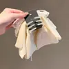 Pinza de garra de malla de encaje y perlas para mujer, scrunchie elegante estilo francés, accesorio para el cabello blanco, pinza para el cabello para peinado semi-recogido, pinza de tiburón