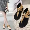 Sapatos Femininos Atacado Novo Retro Comércio Exterior Fivela de Cinto Chinelo de Dedo Estudante Verão Sandálias Romanas Planas para Mulheres