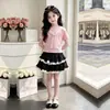 Conjunto de Duas Peças Moda Verão 2026: Top Fashionável de Manga Curta para Meninas com Saia Doce e Delicada de Renda