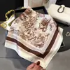 Primavera e verão versão coreana de flor borboleta pequeno quadrado imitação de seda estampado cachecol novo lenço de cabeça moda cachecol profissional
