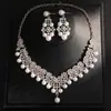Conjunto de Brincos e Colar Flor de Pérola Cravejados com Diamantes, Corrente de Clavícula Fashion Exquisita Retro, Atacado de Joias de Luxo Leve e de Alta Qualidade