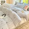 Novo conjunto de cama de quatro peças de 2026, qualidade A, seguro para bebês, forrado com fleece, espessado, de veludo de leite e macio, quente, com uma estampa fresca e leve para uso doméstico