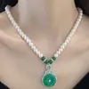 Collar de Perlas Imitación Chalcedony Hielo Verde Alto con Colgante de Calabaza Plateada Hebilla de Paz Cadena para Suéter para Mujer Joyería de Vidrio