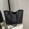 Bolso de Gran Capacidad para Mujer Tendencia 2025 Nuevo Versátil Diseño Nicho Clase Bolso de Hombro para Viajero Bolso Satchel Bolso Tote