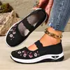 Sapatos de pano femininos estilo Pequim antigo, novos sapatos casuais de verão de corte baixo 2026 para senhoras, sapatos slip-on preguiçosos para mães