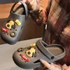 Zuecos cerrados para mujer para uso en casa, pantuflas antideslizantes para baño para bañarse en verano, de suela blanda, ligeros, se pueden usar afuera, pantuflas para hombre