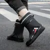 Botas de lluvia para hombre de media pantorrilla antideslizantes impermeables zapatos nueva moda exterior cerradas botas de agua cálidas zapatos cortos de goma hombre venta al por mayor