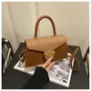 Otoño e Invierno Sencillo 2026 Parche de Letras Gran Capacidad Nueva Moda Textura Retro Bolso Pequeño Cuadrado de Hombro Cruzado para Mujer