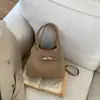 Bolso de Mano y Bolso Cruzado de Gama Alta de Nicho para Mujer, Nuevo Estilo Coreano 2026, Colgante Lindo, Bolso Versátil y de Moda para el Día a Día