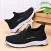 Sapatos Casuais Masculinos Confortáveis para Primavera e Outono de 2026, Sapatos de Tecido Old Beijing com Malha Fly de Camada Única, Sapatos Slip-On Respiráveis para Homens
