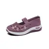 Sapatos de pano femininos estilo Pequim antigo, novos sapatos casuais de verão de corte baixo 2026 para senhoras, sapatos slip-on preguiçosos para mães