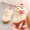Zapatillas de Entrenamiento para Niños Primavera y Otoño 2026 Zapatos Deportivos para Niños Tenis Casuales Zapatos Blancos para Niñas Zapatos para Bebé con Suela Suave