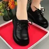 Zapatos de cordones con suela gruesa estilo británico para mujer, nuevos zapatos de cuero otoño 2026, mocasines casuales de punta redonda con suela blanda para madres