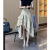 2025 Novo Estilo de Verão Design Moderno Saia Slim de Cintura Alta com Bolinhas Saia Assimétrica que Molda o Quadril para Mulheres