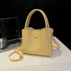 Bolsa Feminina de Alta Qualidade Tipo Saco de Mão Nova Moda Verão 2025 Simples Versátil Bolsa de Ombro Bolsa Transversal Casual
