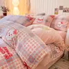 Juego de ropa de cama de cuatro piezas de terciopelo de leche de doble cara con dibujos animados, funda de edredón gruesa de invierno de franela y vellón de coral, y juego de sábanas de franela de tres piezas