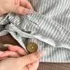 Conjunto de Roupa de Cama de Quatro Peças Super Macio com Botões, Capa de Colcha, Lençol de Elástico de Algodão Gaze Dupla para Dormitório de Estudante, Conjunto de Três Peças