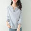 Camisa de Algodão de Alta Qualidade com Manga Três Quartos Listrada Azul para Mulheres Primavera, Verão e Outono Novo Top Versátil Estilo Étnico Redutor de Idade Decote V