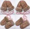 Luvas de Lã Real de Inverno para Crianças Pele Integrada Pele de Ovelha Exterior Quente Cordão para Pendurar Espessas Luvas de Bebê