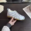 Tênis de Treino Alemão Respirável Vazado Estilo Retro Americano Feminino Solado Fino Casual com Salto Embutido Aumento 2026