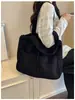 Bolsa tote grande de estilo coreano para mulheres, novo modelo 2026, cor sólida, versátil, simples, bolsa de mão em veludo, bolsa de ombro em veludo cotelê
