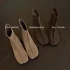 Estilo Blogger~2026 Outono/Inverno Novas Botas de Cano Curto de Couro Bovino Fosco com Zíper Lateral Totalmente em Couro por Dentro e por Fora Salto Grosso Botas Femininas de Nicho