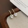 Brincos únicos de pedra hao microincrustada, material de cobre, estilo minimalista, brincos femininos modernos em formato de coração, design criativo de luxo leve, brincos estilo ins