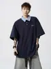 Diseño Nicho Retro Americano, Camisa Polo Bordada Holgada Unisex, Top de Moda de Verano con Parches de Media Manga