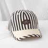 Moda Primavera e Verão Boné de Beisebol com Listras e Logo Oval de Letra Estilo Americano para Meninos e Meninas Boné de Beisebol Estiloso com Aba Curva Venda por Atacado