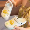 Sapatos com furos bolsa feminina cabeça chinelos de casa antiderrapantes banheiro chuveiro chinelos de verão sola macia leve podem ser usados fora chinelos masculinos