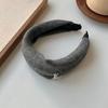 Faixa de Cabeça de Lã Coreana e Japonesa com Aba Larga e Toque de Luxo, Faixa de Lã de Urso, Acessório de Cabelo Versátil e Elegante com Presilha Plissada para Mulheres