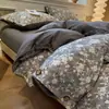 Juego de cuatro piezas de gasa de doble capa estilo botón grado A, funda nórdica y funda de almohada de algodón puro, adecuado para dormitorios de estudiantes, juego de cama de tres piezas