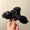 Pinza de Pelo Grande de Satén Plisado Estilo Coreano Diaria Versátil para el Trabajo Pinza de Tiburón Moda Sensación de Alta Gama Accesorios para el Cabello Casual