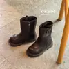 Novas Botas Infantis Outono 2026 Moda Versátil Fivela de Cinto Botas Martin para Meninas Botas Tendência de Cano Médio