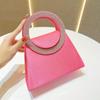Nova Moda Bolsa de Noite Feminina Cravejada de Diamantes Bolsa de Mão Francesa Brilhante Exquisita Bolsa Trapézio com Strass Bolsa Transversal com Corrente