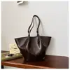 Bolso tote de cuero encerado vintage para el trabajo, nuevo bolso tote casual de gran capacidad de nicho, bolso de hombro versátil para mujer