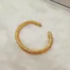 Novo bracelete de moda transfronteiriça trançado oco espesso aberto torcido europeu e americano mais vendido para homens e mulheres