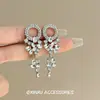 Pendientes de Lujo de Alta Gama para Nicho con Forma de Gota de Diamante Incrustado con Flores, Pendientes Versátiles de Lujo Ligero