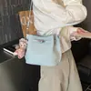Bolso Pequeño de Moda y Tendencia para Mujer 2026 Nuevo Bolso Cubo Vintage de Cuero Suave con un Toque de Lujo para el Viaje Diario y Uso Cruzado