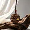 Item cultural colecionável: Pingente de Agarwood com incrustação de cinábrio, colar amuleto "Paz e Serenidade", estilo chinês