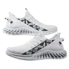 Zapatillas de malla de moda estilo coreano, ligeras, con suelas suaves, resistentes al olor y con el diseño clásico de zapato de tela de Pekín, lo que las hace modernas, versátiles y adecuadas para el uso casual y deportivo para hombres.