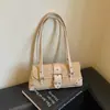 Otoño temprano 2026 nuevo elegante estampado de leopardo tendencia de moda texturizado tachonado simple versátil bolso de hombro y bolso de mano bolso baguette