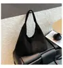 Bolsa de Ombro Grande Capacidade para o Dia a Dia de Mulheres, Nova Versátil Casual Transfronteiriça Estilo Coreano Estilo Faculdade Bolsa Tote Transversal de Ombro